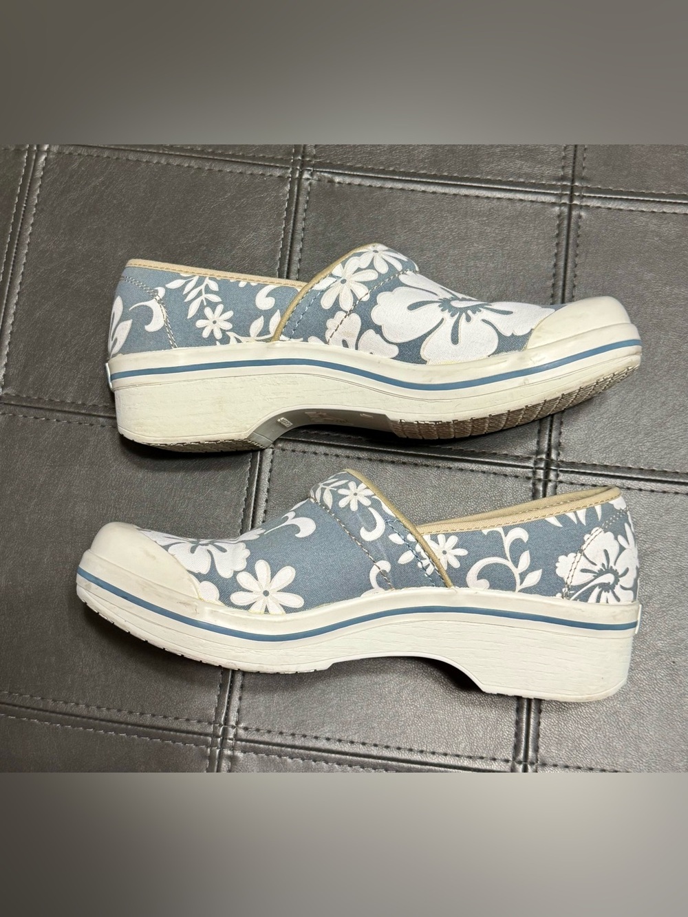Dansko Light Blue/White Vegan Canvas Hibiscus Print Clog Size 41 - Picture 5 of 16